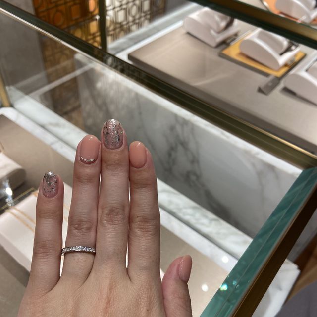 【ブルガリ(BVLGARI)の口コミ】 プラチナのハーフエタニティリングで、真ん中の石が若干カラットが大きな…