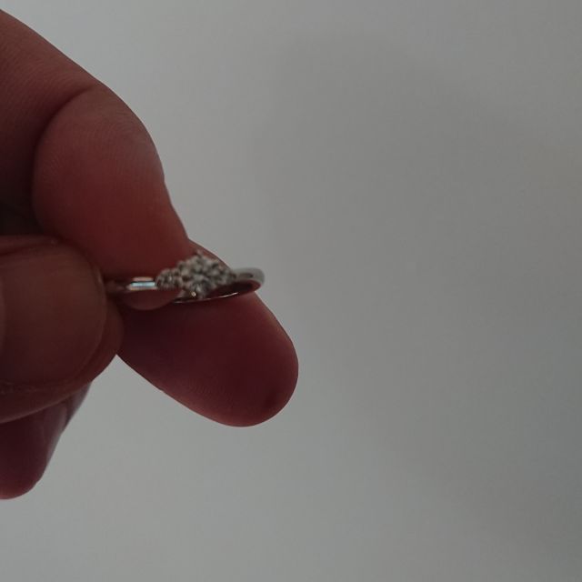 【銀座ダイヤモンドシライシの口コミ】  結婚指輪との重ね付けを希望していたため、普段から着けやすい主張が強す…