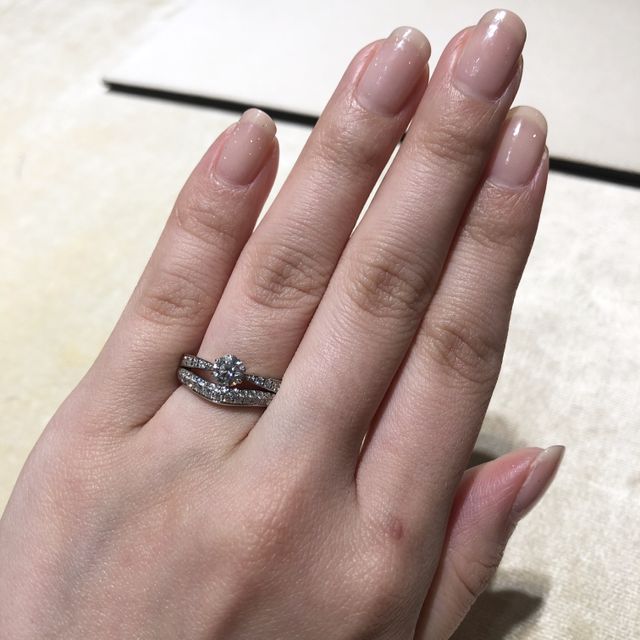 【ブルガリ(BVLGARI)の口コミ】 プラチナでダイヤ入りで婚約指輪との重ね付けの相性が良いものを探してい…