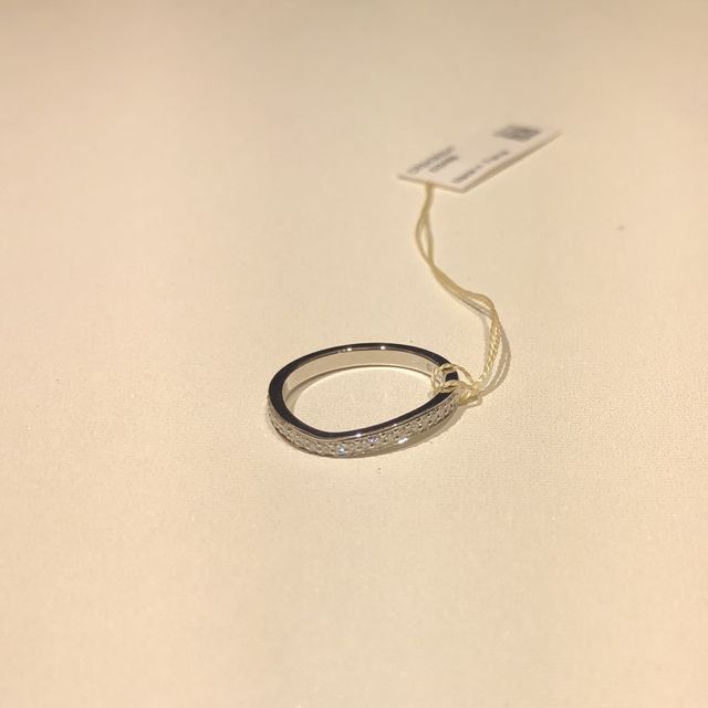 【カルティエ(Cartier)の口コミ】 プラチナでハーフエタニティで絶妙なカーブがお気に入りのデザインでした…