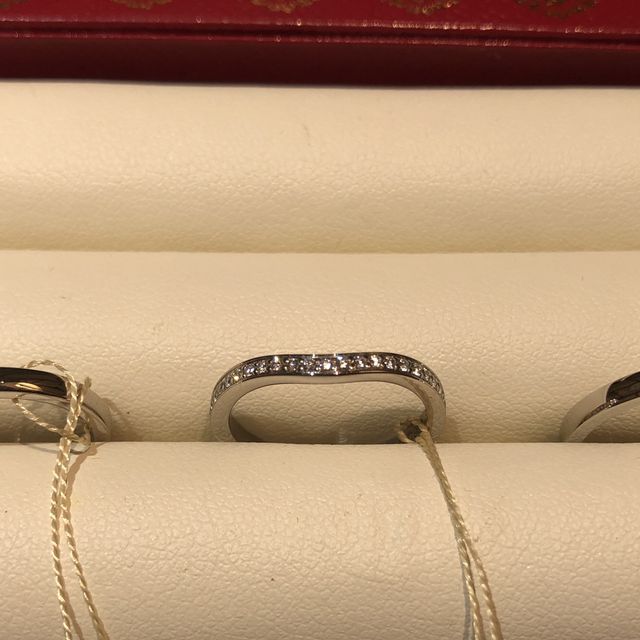 【カルティエ(Cartier)の口コミ】 プラチナでハーフエタニティで絶妙なカーブがお気に入りのデザインでした…