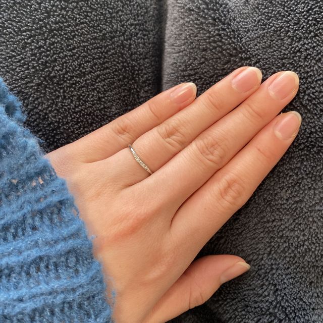 【LUCIE(ルシエ)の口コミ】 指が細く見えるように、細い輪のもので、キラキラが付いているのが好みだ…