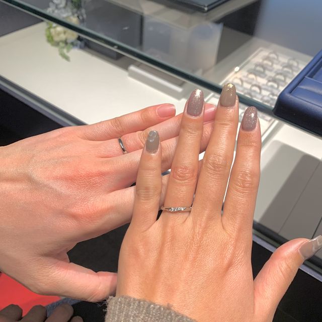 【銀座ダイヤモンドシライシの口コミ】 『着け心地』です。他社（海外ブランド）のものは指輪を付けると指輪が着…