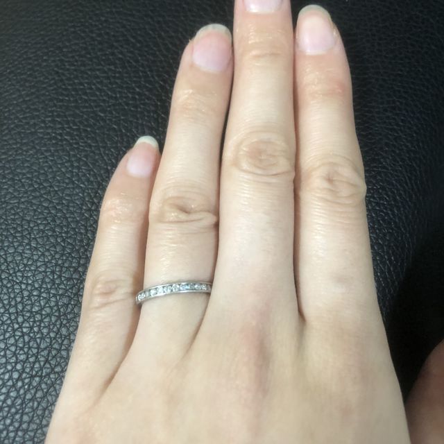 【STAR JEWELRY(スタージュエリー)の口コミ】 普段から使うのに他の指輪と馴染みがいいものを
購入したいと思いこちらの…