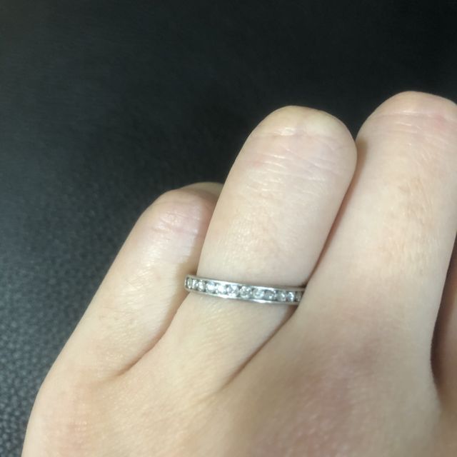 【STAR JEWELRY(スタージュエリー)の口コミ】 普段から使うのに他の指輪と馴染みがいいものを
購入したいと思いこちらの…