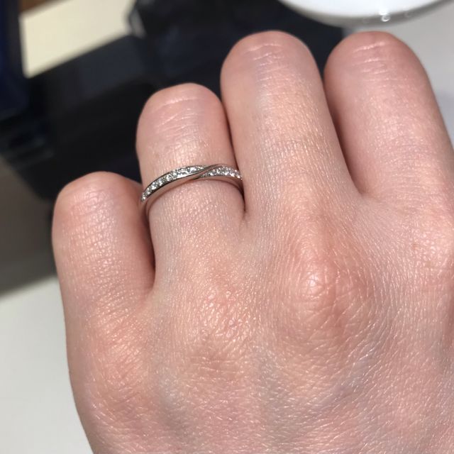 【銀座ダイヤモンドシライシの口コミ】 大人っぽく落ち着いていても輝きがある上品なデザイン。一昨年に結婚指輪…