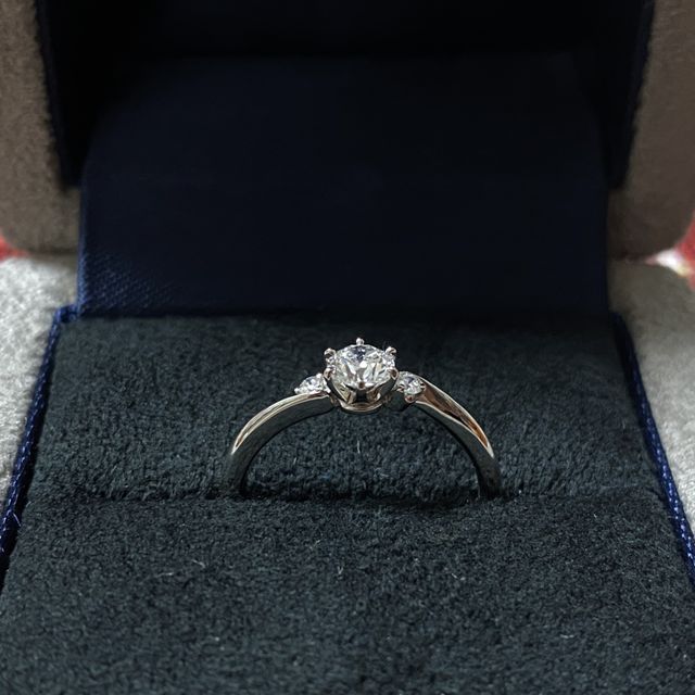 【BRILLIANCE+(ブリリアンスプラス)の口コミ】 ダイヤモンドのみでプロポーズしてもらいました。
その後一緒に店舗に行き…