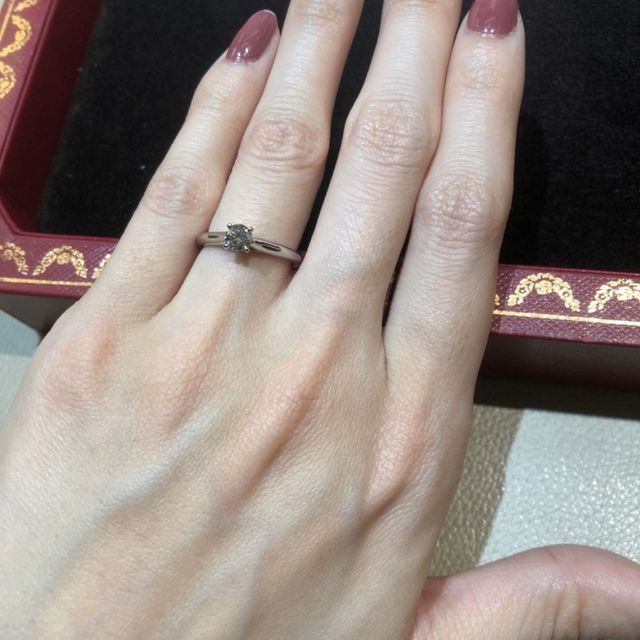 【カルティエ(Cartier)の口コミ】 ザ婚約指輪なソリティアに憧れていて、こちらを選びました。爪がしっかり…