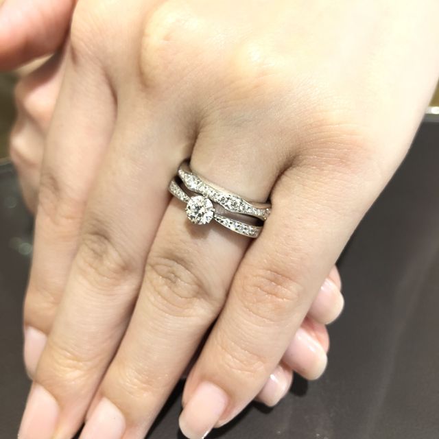 【ブルガリ(BVLGARI)の口コミ】 波打つようなデザインのフルエタニティリングです。曲線が絶妙で見た目の…