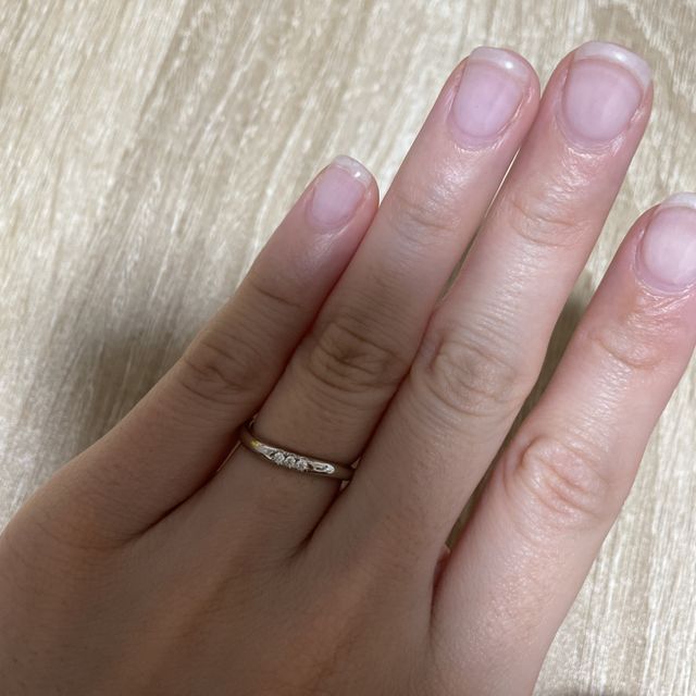 【4℃ BRIDAL(ヨンドシーブライダル)の口コミ】 4°Cのペアリングを持っていたため、結婚指輪も同じものを選びました。…