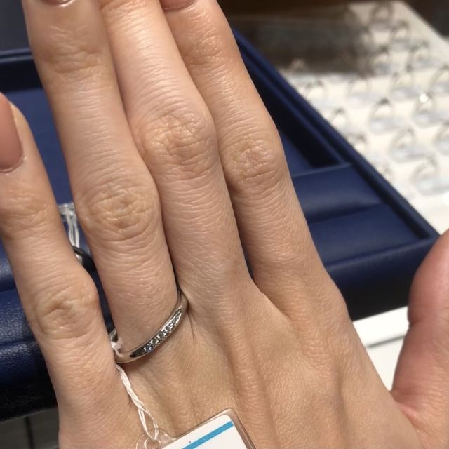 【銀座ダイヤモンドシライシの口コミ】 シンプルなデザインで探していましたが、種類がとても豊富で、石の数や種…