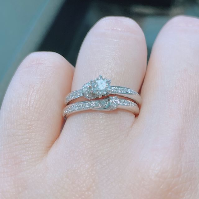 【エクセルコダイヤモンド(EXELCO DIAMOND)の口コミ】 メレダイヤモンドのサイズは小さくないので、キラキラ感がはっきり出るデ…