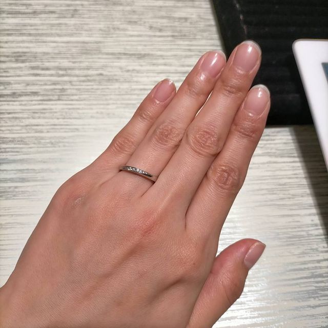 【TRECENTI(トレセンテ)の口コミ】 ピンクゴールドも検討中でしたが、こちらのプラチナの指輪はメレダイヤが…