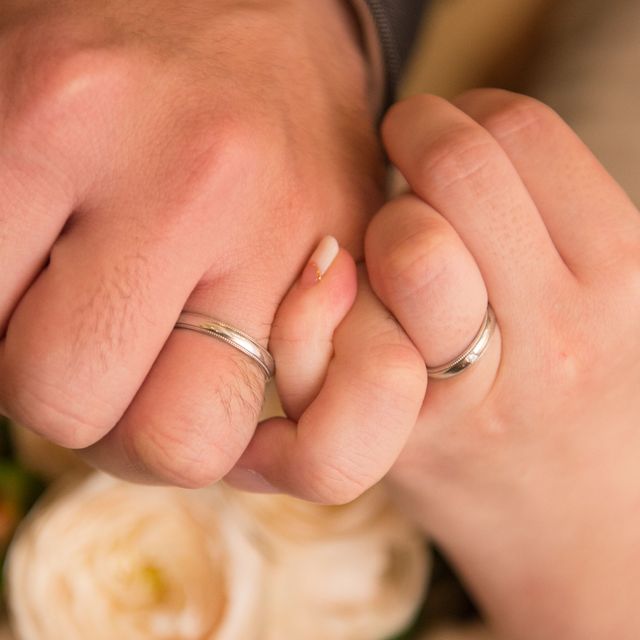【MIKIMOTO(ミキモト)の口コミ】 ミル打ちのあるシンプルな結婚指輪を探していました。
似たデザインのある…