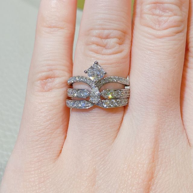 【ショーメ(CHAUMET)の口コミ】 王冠をイメージさせるデザインでショーメらしさが全開のデザインです。写…