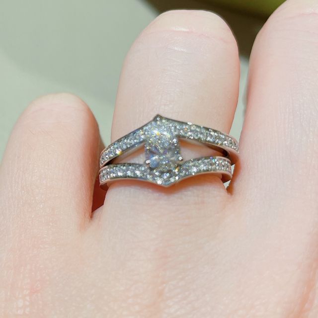 【ショーメ(CHAUMET)の口コミ】 重ね付けを変えることによって飽きずに今後も長く楽しめそうなデザインで…