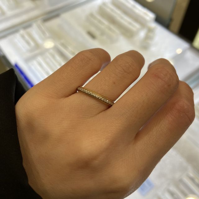 【ヴァンドーム青山(VENDOME AOYAMA)の口コミ】 両サイドにイエローゴールドのミル打ちが入っているコンビリングです。さ…