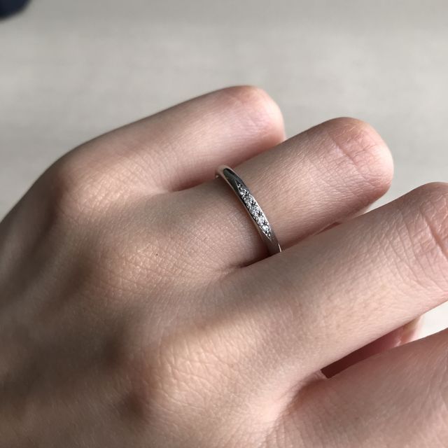 【銀座ダイヤモンドシライシの口コミ】 派手なものではなくとにかくシンプルでずっと身につけていられるデザイン…