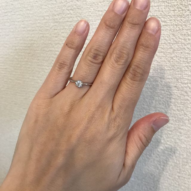 【サマンサティアラブライダル(Samantha Tiara Bridal)の口コミ】 婚約指輪であり、ポイントが欲しいためダイヤモンドがついている物を選ん…