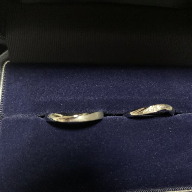 【銀座ダイヤモンドシライシの口コミ】 私は細め、彼は太めの指輪を希望してたので、ペアでそのデザインになるも…