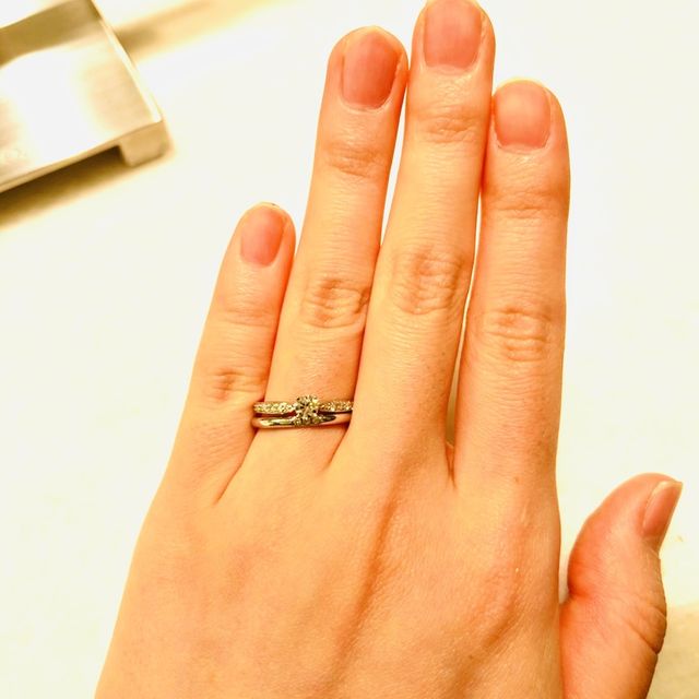 【ティファニー(Tiffany & Co.)の口コミ】 ティファニーの婚約指輪をいただいたので一番初めに同じブランドの結婚指…