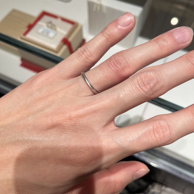 【エクセルコダイヤモンド(EXELCO DIAMOND)の口コミ】 プラチナ素材かつシンプルな指輪を探している方にはもってこいの結婚指輪…