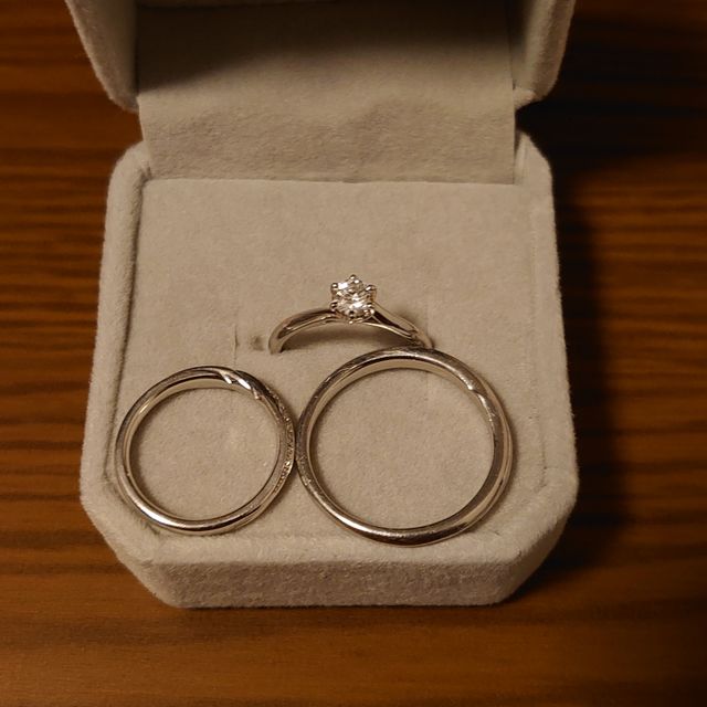 【エクセルコダイヤモンド(EXELCO DIAMOND)の口コミ】 婚約指輪と結婚指輪を購入しました。
色々なデザインのリングを試着検討さ…