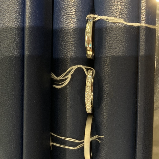 【銀座ダイヤモンドシライシの口コミ】 指輪のデザインはとても素敵でした。私はハーフエタニティが好みだったの…