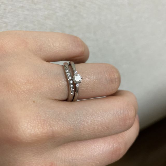 【4℃ BRIDAL(ヨンドシーブライダル)の口コミ】 リングの意味が[いつもそばに…]でした。
旦那さんが仕事柄不在のこ…