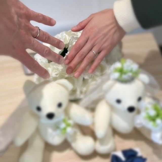 【4℃ BRIDAL(ヨンドシーブライダル)の口コミ】 指輪のデザインがとっても気に入りました。
見た目が綺麗なのに細くて着け…