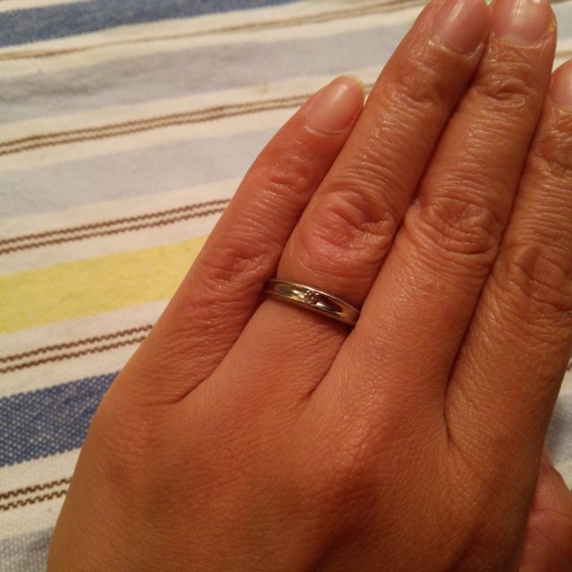 【4℃ BRIDAL(ヨンドシーブライダル)の口コミ】 とにかく主人が一押しのデザインでした。
毎日つけるものなので、汚れが付…