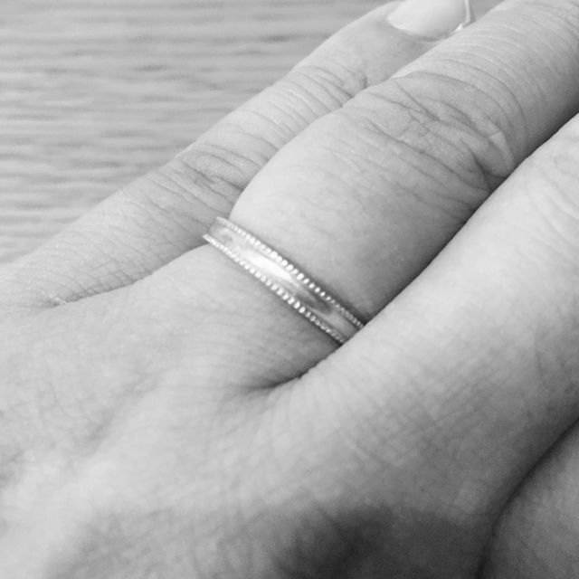 【EAU DOUCE4℃の口コミ】 最初は妻はゴールドの特殊なデザインのペアリングを希望していましたが、…