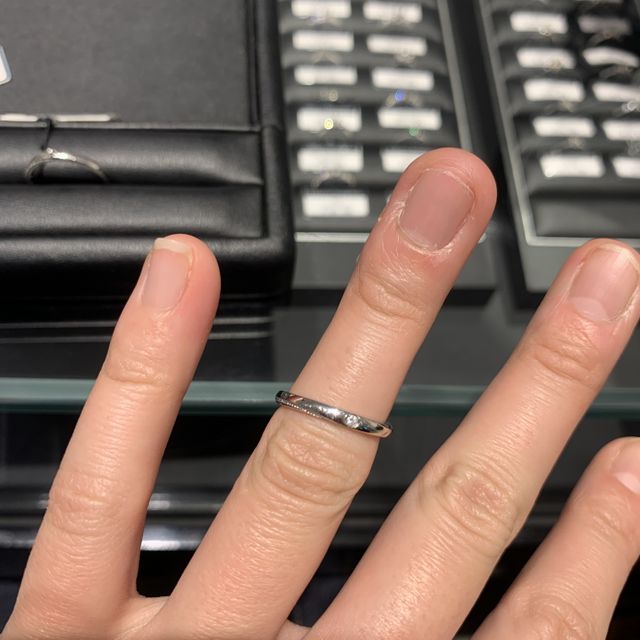【エクセルコダイヤモンド(EXELCO DIAMOND)の口コミ】 指輪のデザインはどシンプルなものを探していました。普段からずっと付け…