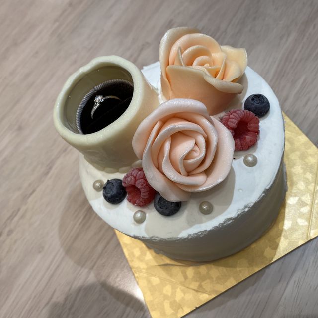 【アイプリモ(I-PRIMO)の口コミ】 幼馴染との婚約ということで気の知れた仲でした。彼が気にいるデザインの…