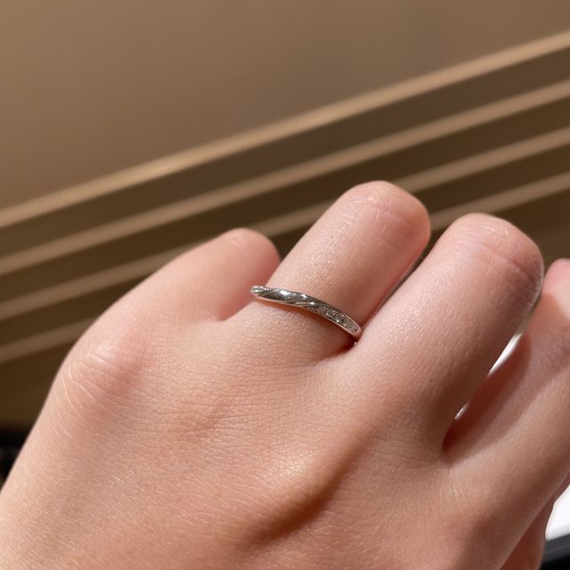 【ラザール ダイヤモンド(LAZARE DIAMOND)の口コミ】 当初ダイヤモンドは1つのデザインで考えていました。
そちらの方がシンプ…