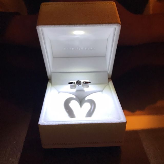 【STAR JEWELRY(スタージュエリー)の口コミ】 指輪の形と指輪のケース。指輪の形はシンプルなストレートのものにし、ケ…