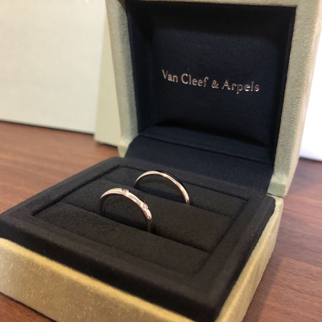 【ヴァン クリーフ＆アーペル(Van Cleef & Arpels)の口コミ】 着け心地が良かったのが1番の決め手です。
他社の指輪よりも内側が滑らか…