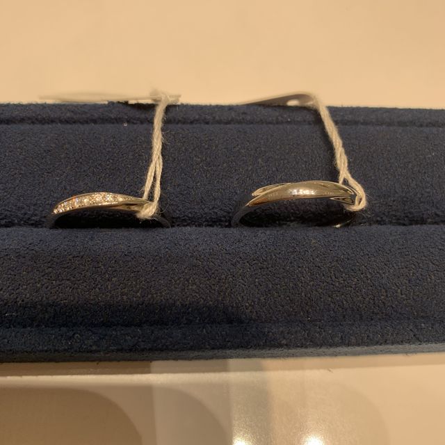 【4℃ BRIDAL(ヨンドシーブライダル)の口コミ】 結婚指輪を2人で見に行きました。婚約指輪が４℃ブライダルのものだったの…