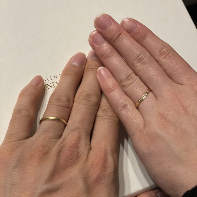 【銀座ダイヤモンドシライシの口コミ】 2人ともビビッときたデザインが一緒だったのでこちらに即決しました。シン…