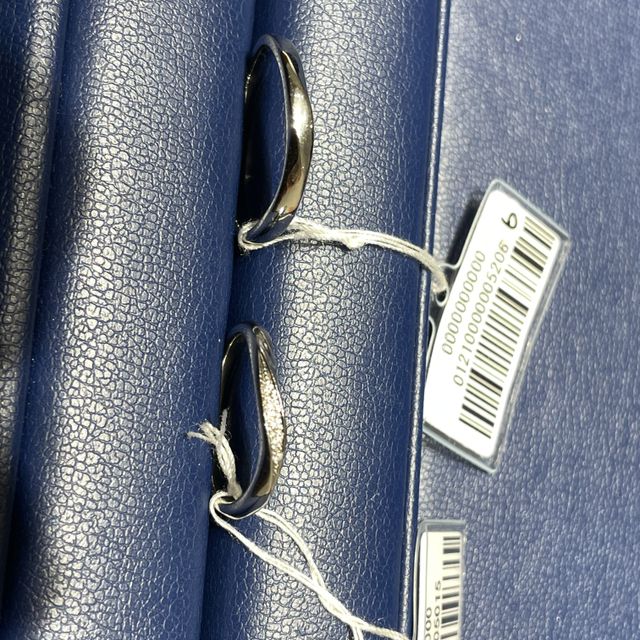 【銀座ダイヤモンドシライシの口コミ】 ダイヤモンドシライシに行く前までに二件ほど指輪を見に行きましたが、と…