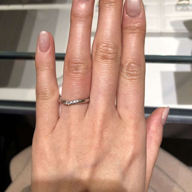 【銀座ダイヤモンドシライシの口コミ】 デザインが豊富でどれもかわいく輝きも綺麗でした。
海外ブランドを検討し…