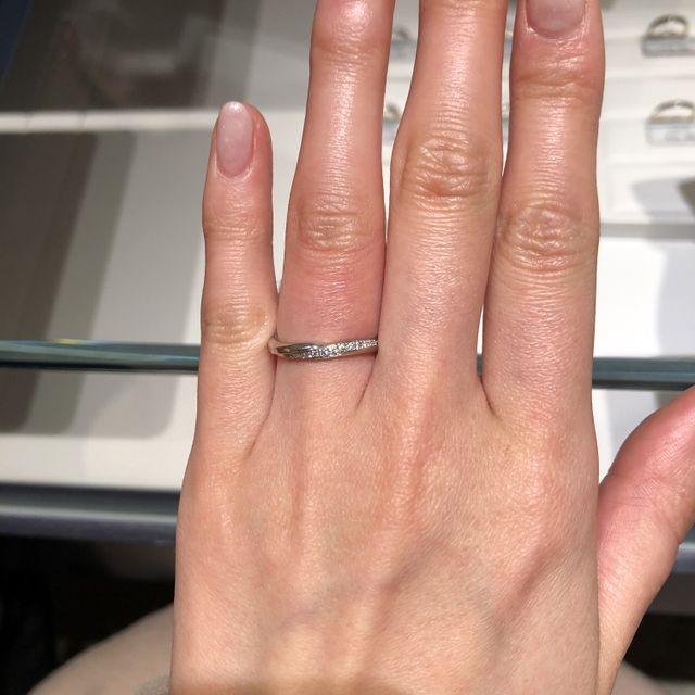 【銀座ダイヤモンドシライシの口コミ】 デザインが豊富でどれもかわいく輝きも綺麗でした。
海外ブランドを検討し…