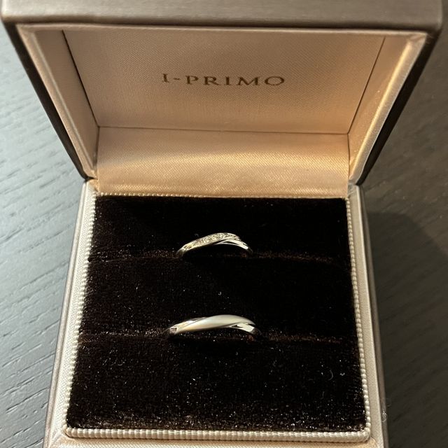 【アイプリモ(I-PRIMO)の口コミ】 ウェーブタイプの斜めにダイヤが付いたデザインが気に入ったものの、婚約…