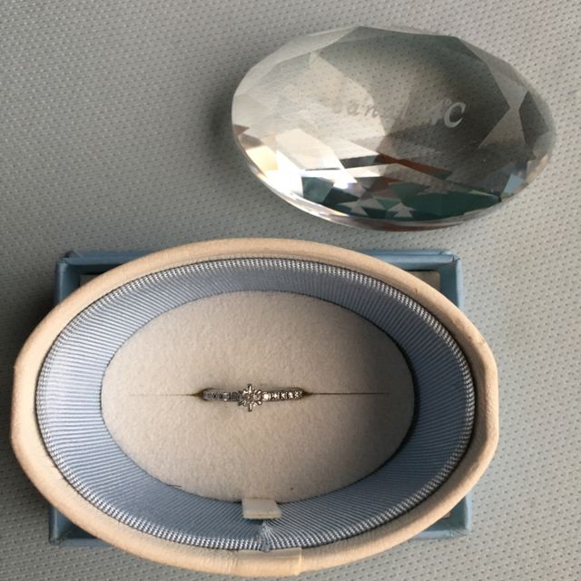 【canal4℃(カナルヨンドシー)の口コミ】 友人がしていた指輪を見たことがきっかけで細かいダイヤが並んでいるこの…