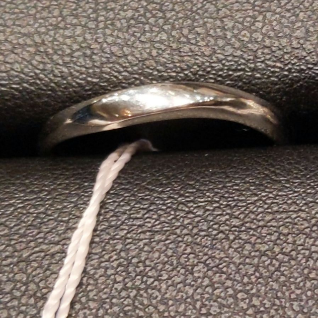 【I's stone(アイズストーン)の口コミ】 ウェーブで指がきれいに見えます。男性で指が細めの方に向いています。プ…