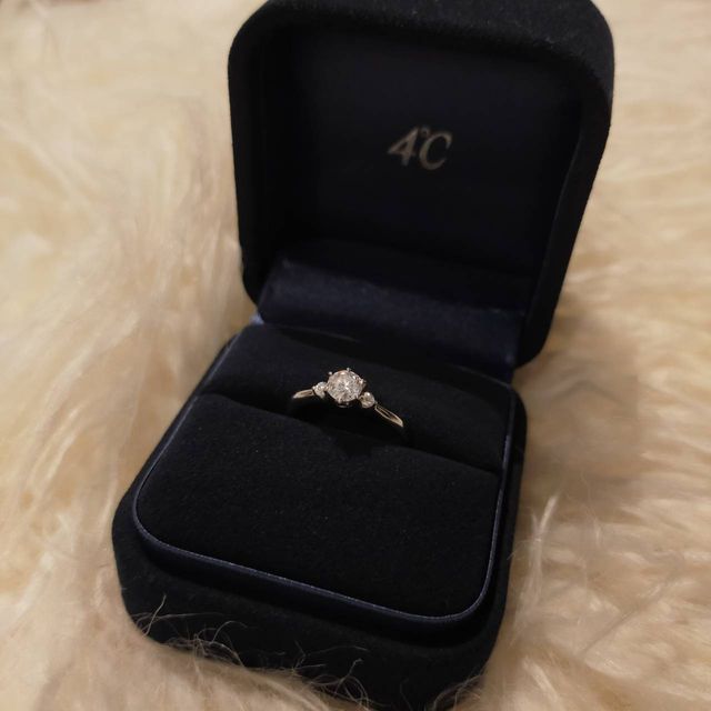 【4℃ BRIDAL(ヨンドシーブライダル)の口コミ】 指輪の決め手はコスパです。いくつかショップを回りましたが、4℃ブライダ…