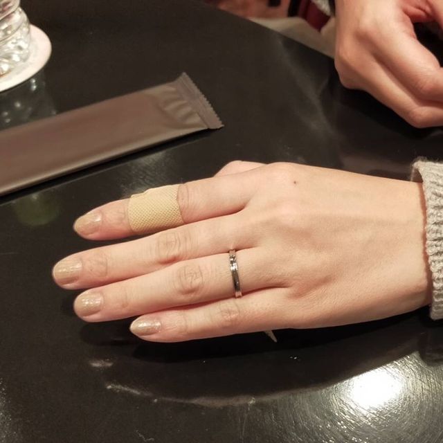 【ケイウノ ブライダル(K.UNO BRIDAL)の口コミ】 シンプルだけど、ひとデザインあるものを探していました。指輪の断面が変…