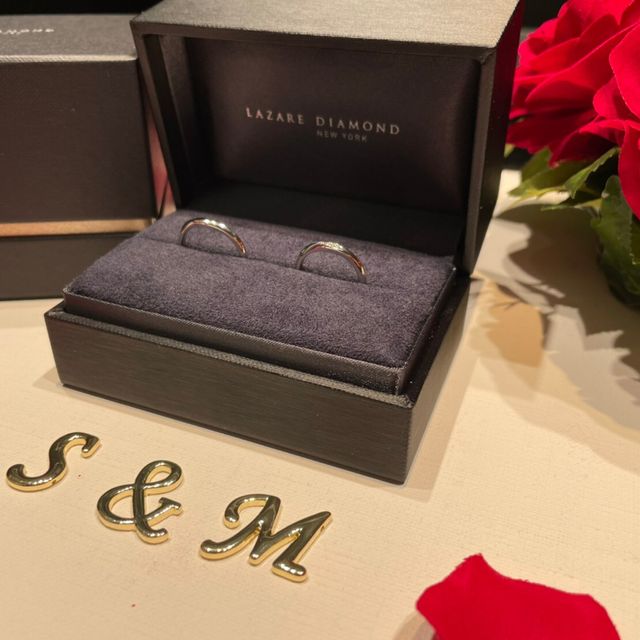 【ラザール ダイヤモンド(LAZARE DIAMOND)の口コミ】 指輪はシルバーのV字のデザインにしました。元々ストレートの形の指輪にす…