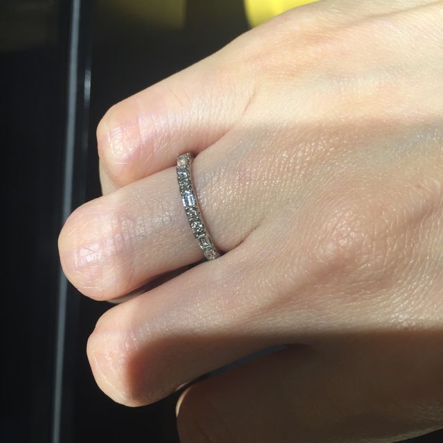 【エクセルコダイヤモンド(EXELCO DIAMOND)の口コミ】 ハーフエタニティで探していたのですが、ダイヤのカットの仕方が個性的で…