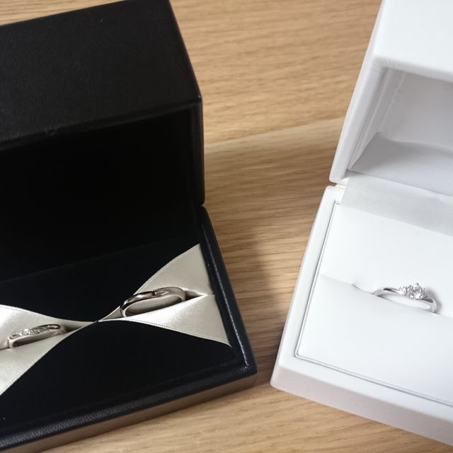 【エクセルコダイヤモンド(EXELCO DIAMOND)の口コミ】 婚約指輪と重ね付けした時にピッタリだったので、決めました。
さり気なく…